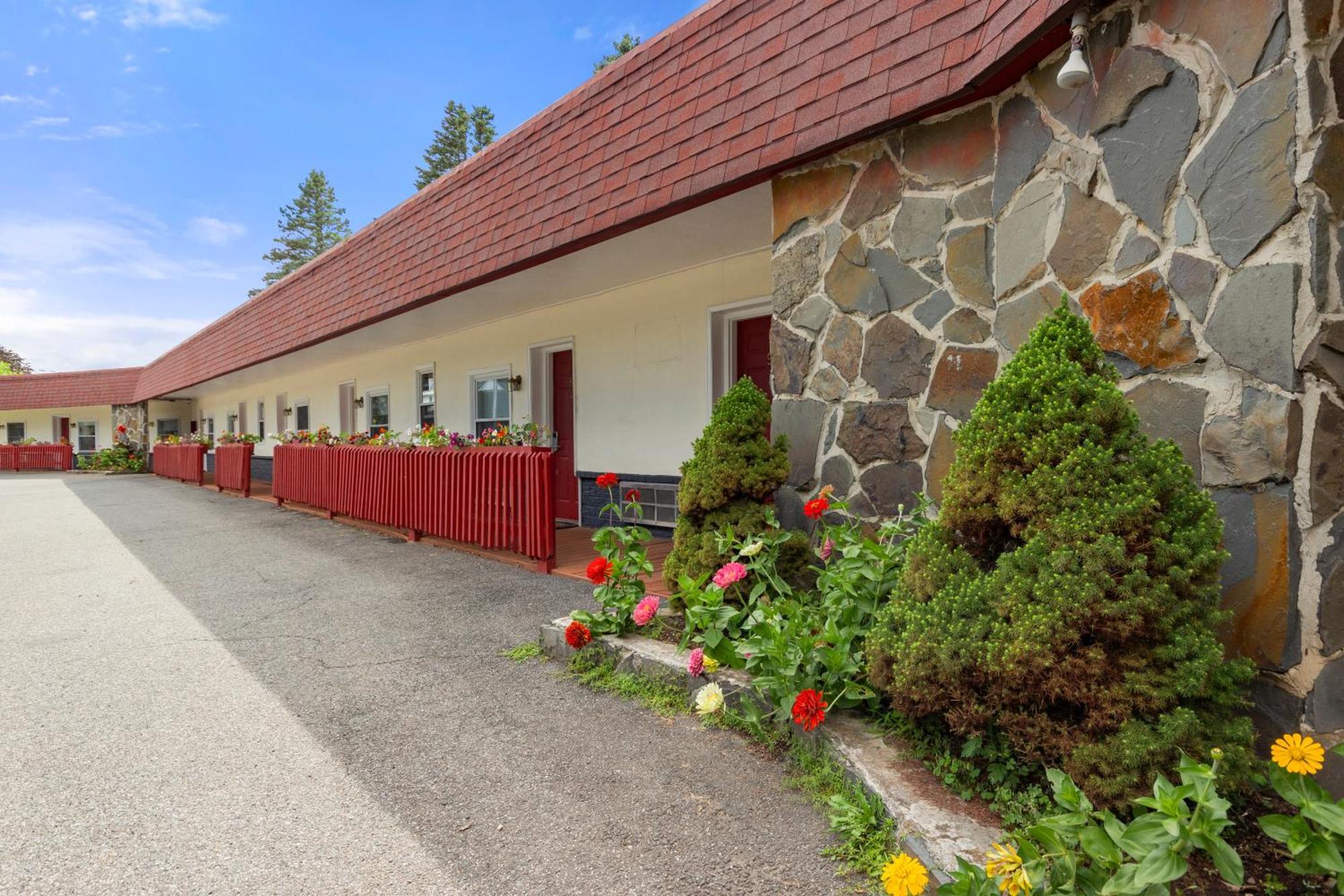 Blue Spruce Inn & Suites Valatie Exterior foto