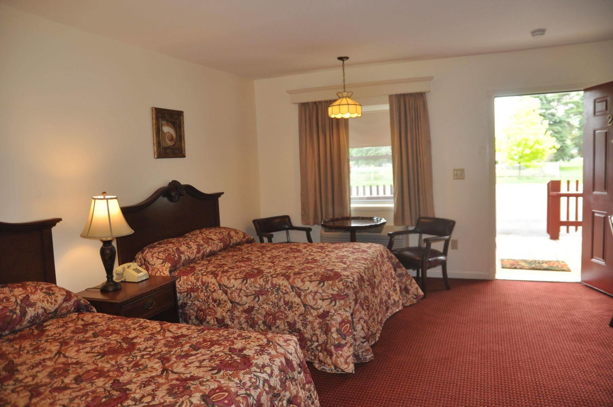 Blue Spruce Inn & Suites Valatie Exterior foto
